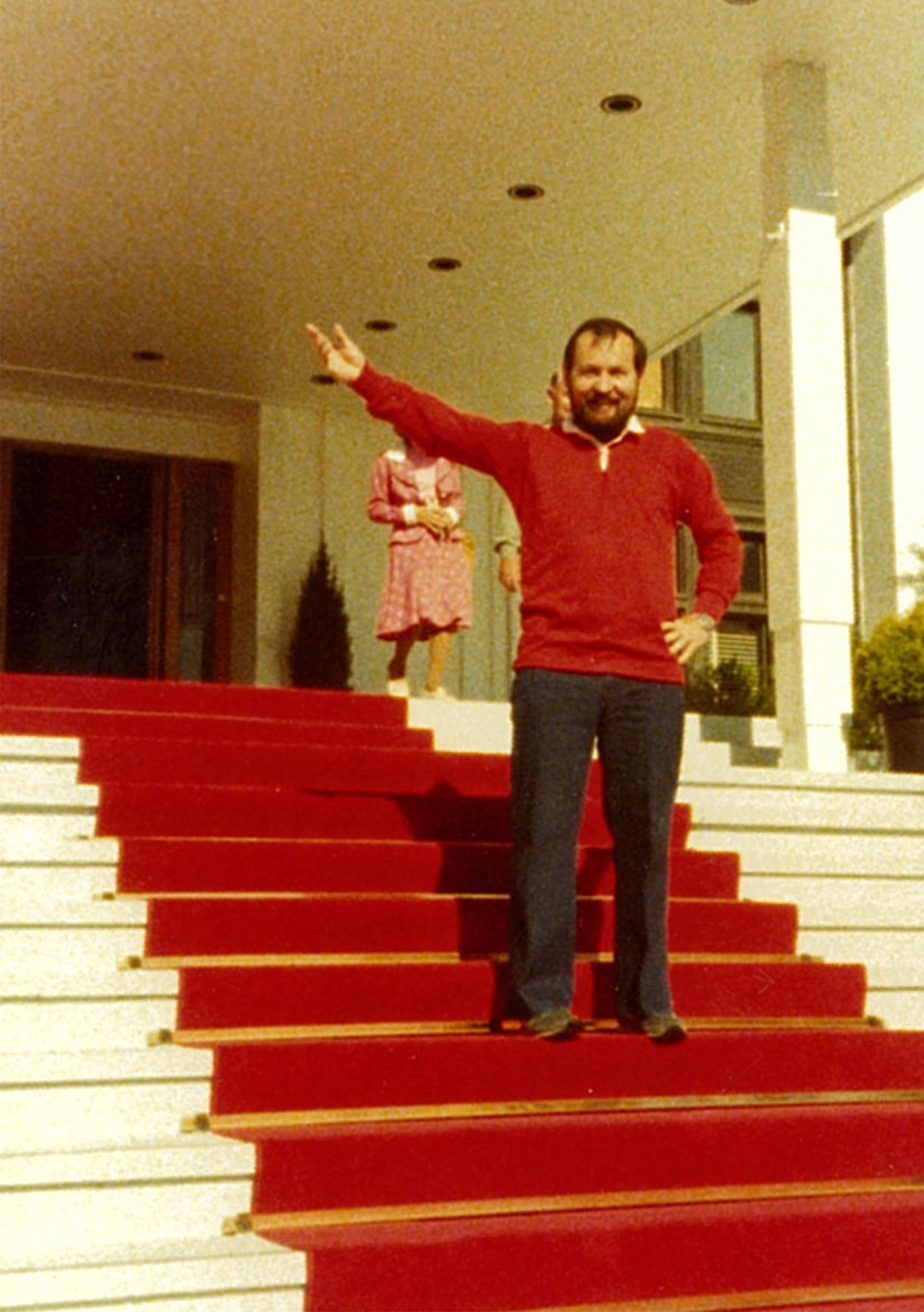 Henry Osiecki young on steps